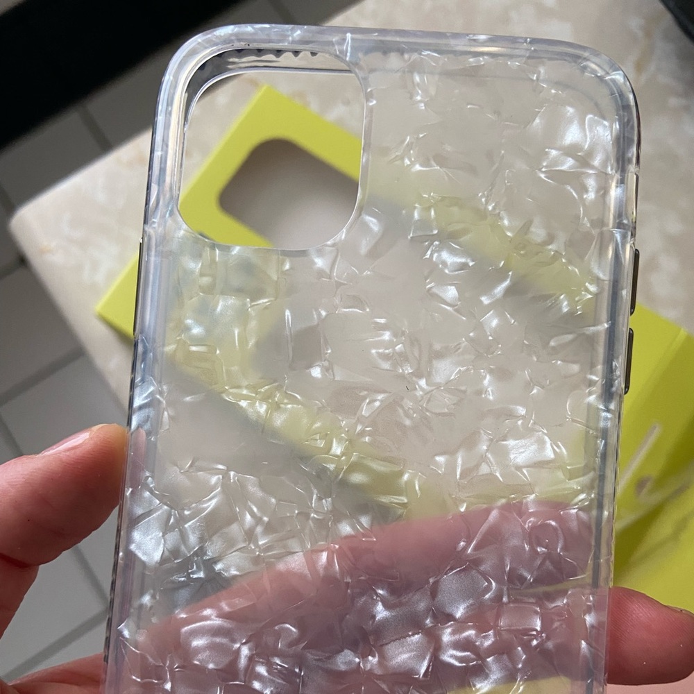 New clear iphone 11/XR case - Picture 4 of 5